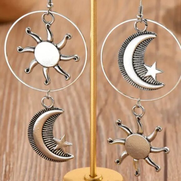 Vintage Bohemian Style - Aged Silver Sun Moon Star Celestial Drop Earrings - Picture 2 of 2